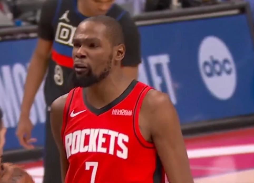  话有点糙，杜兰特与活塞球迷对喷：You can suck my di*k