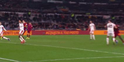  第74分钟，巴尔泰萨吉手球被判点球，佩莱格里尼点射破门，罗马1-1米兰